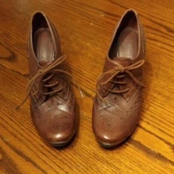 Gianni Bini Shoes - Gianni Bini Brown Oxford Heels